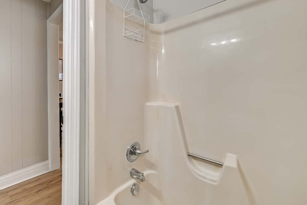 2 Mi to Uptown Lexington: Pet-Friendly Getaway!