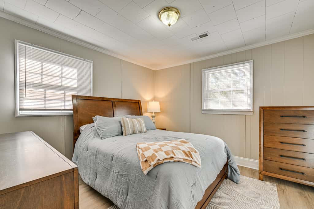 2 Mi to Uptown Lexington: Pet-Friendly Getaway!