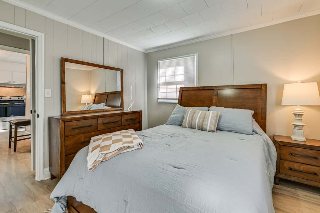 2 Mi to Uptown Lexington: Pet-Friendly Getaway!