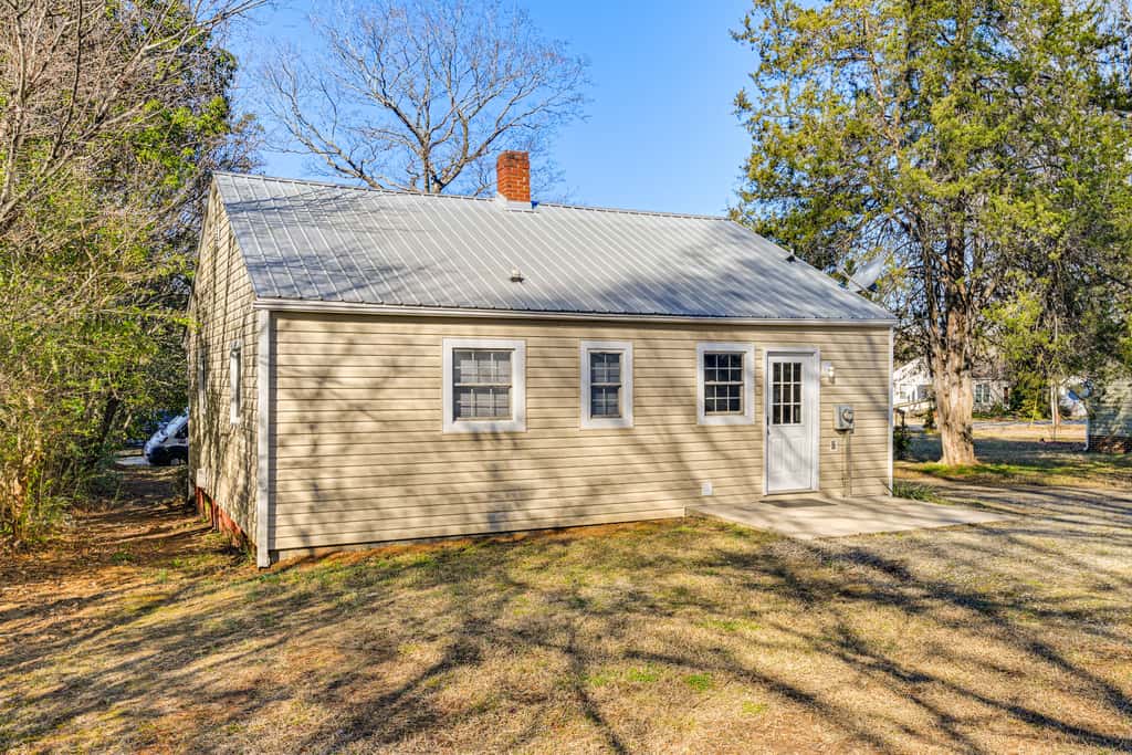 2 Mi to Uptown Lexington: Pet-Friendly Getaway!