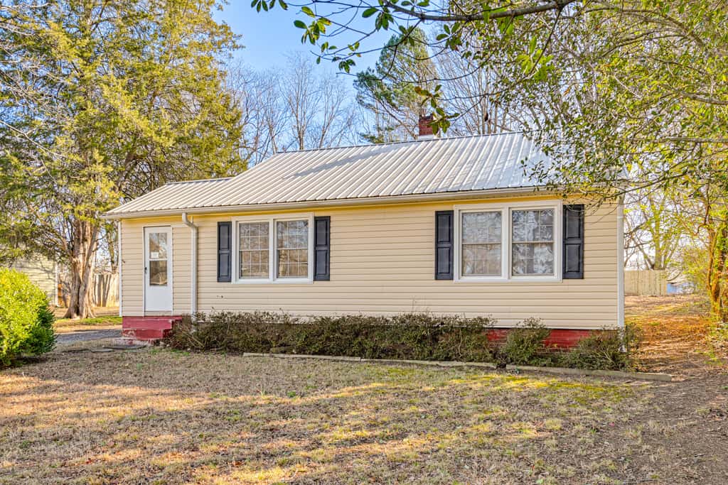 2 Mi to Uptown Lexington: Pet-Friendly Getaway!