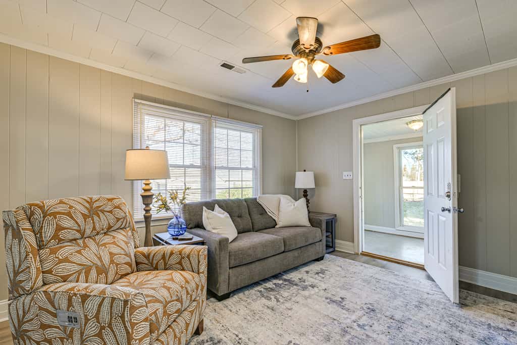 2 Mi to Uptown Lexington: Pet-Friendly Getaway!