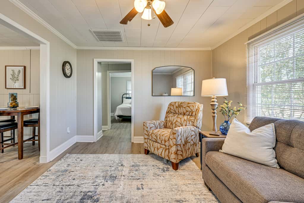 2 Mi to Uptown Lexington: Pet-Friendly Getaway!