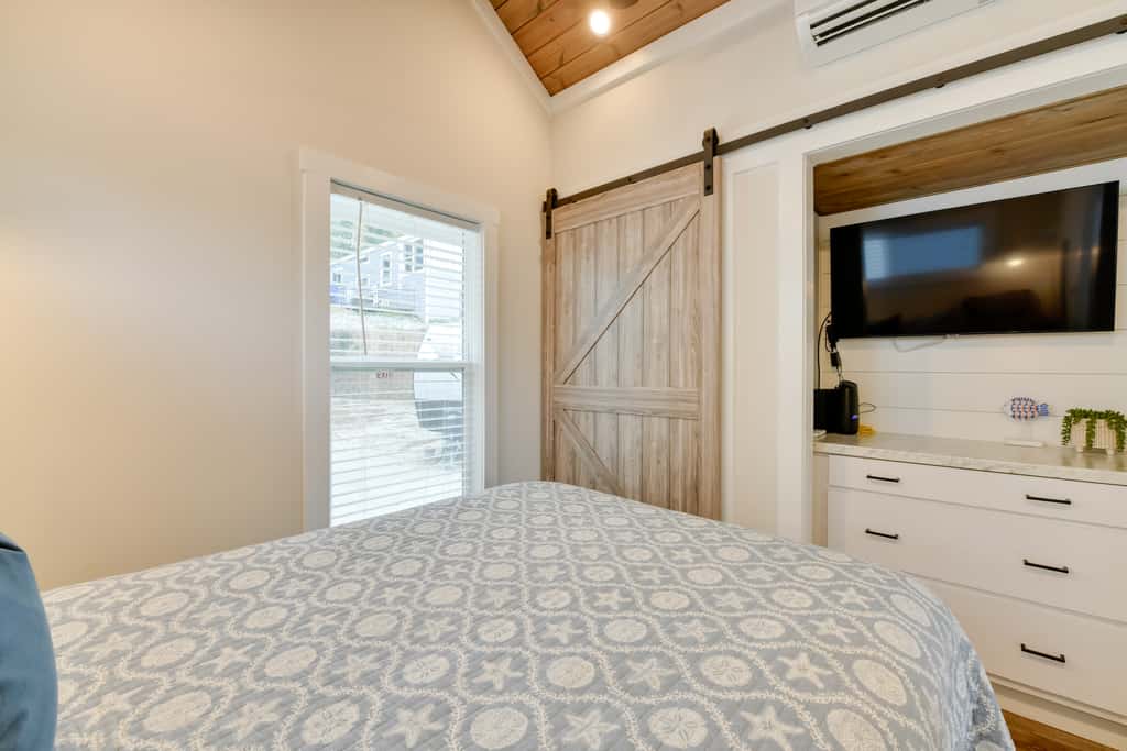 < 1 Mi to Marina: Lake Norman Home w/ Pool Access!