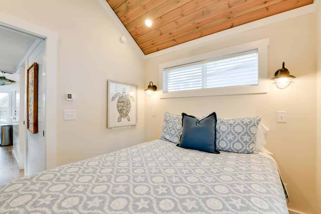 < 1 Mi to Marina: Lake Norman Home w/ Pool Access!