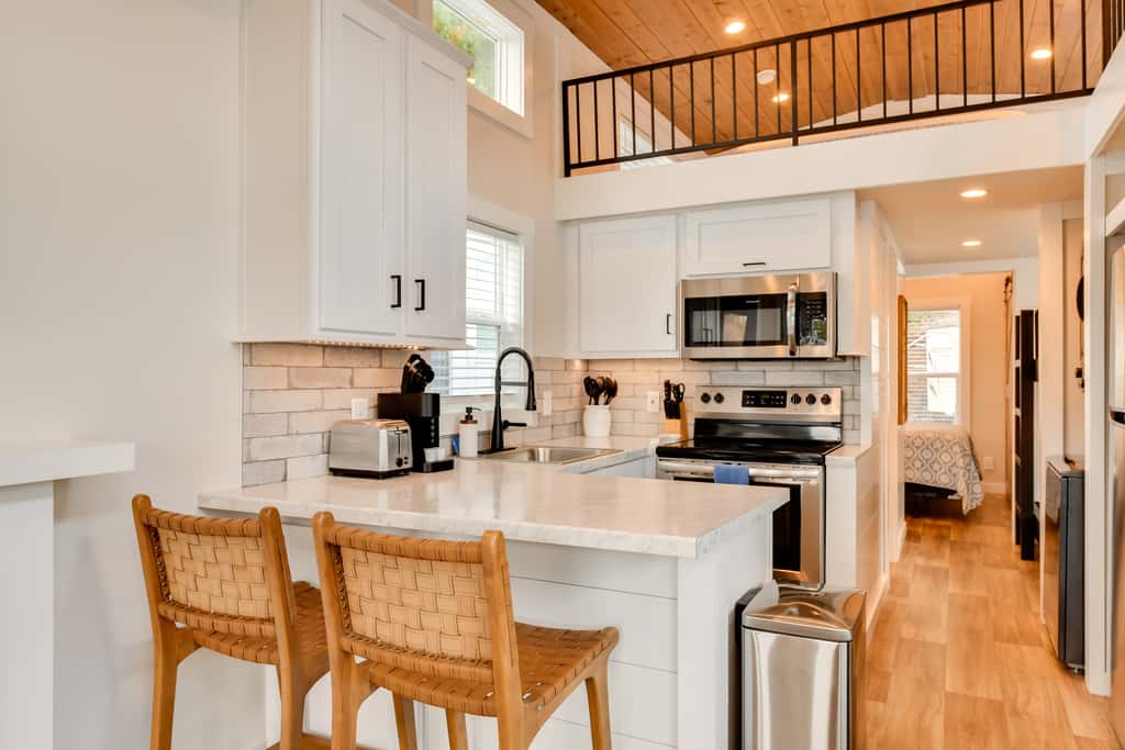 Waterfront Living & Resort Perks! Lake Norman Stay