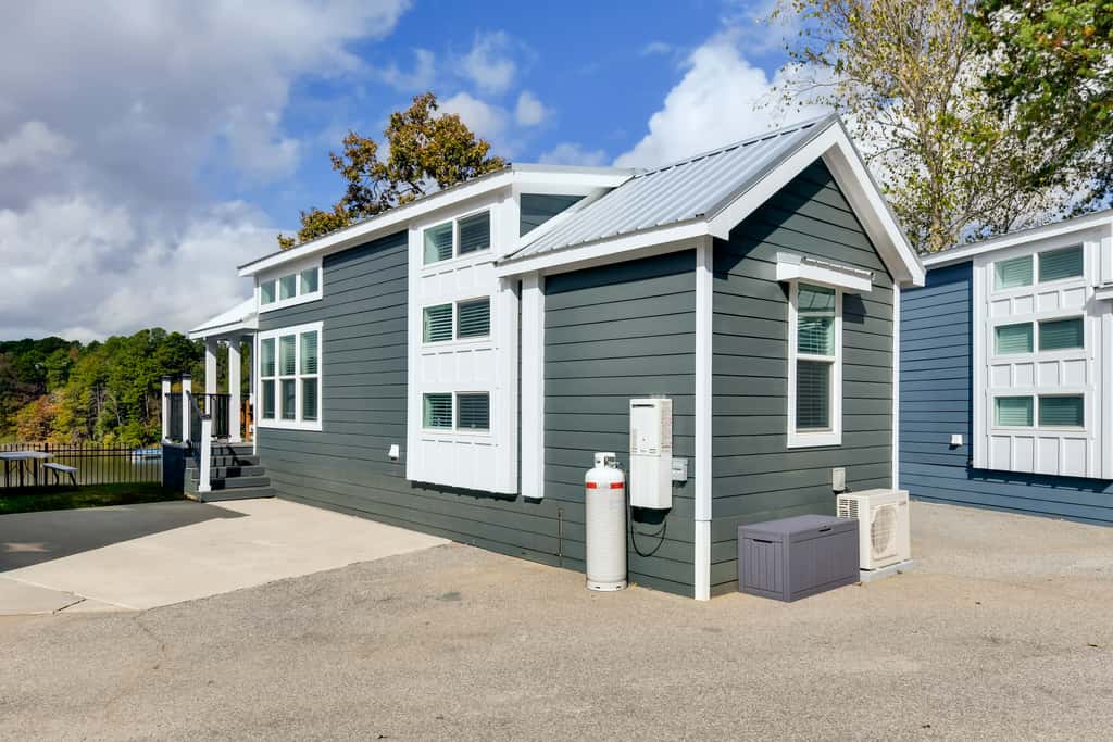 Waterfront Living & Resort Perks! Lake Norman Stay