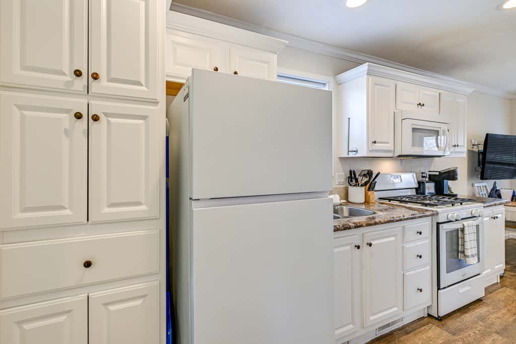 < 1 Mi to Lake Norman Marina: Home w/ Pool Access