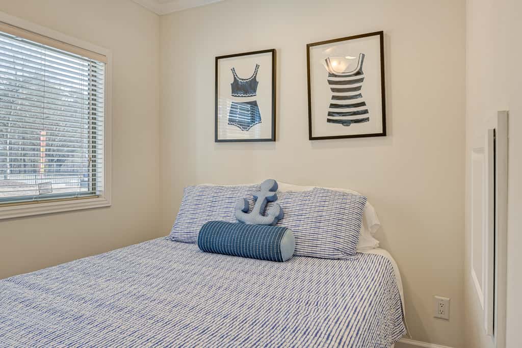< 1 Mi to Lake Norman Marina: Home w/ Pool Access