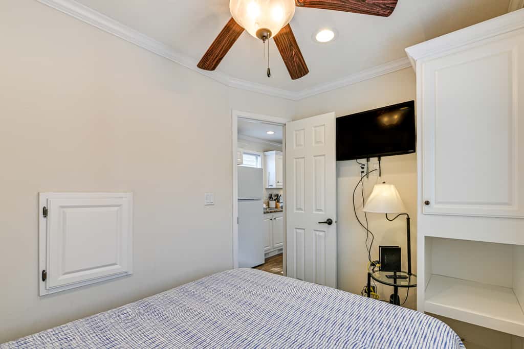 < 1 Mi to Lake Norman Marina: Home w/ Pool Access