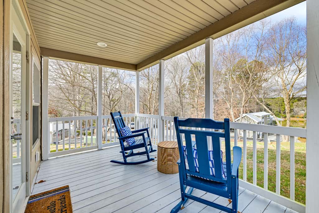 < 1 Mi to Lake Norman Marina: Home w/ Pool Access