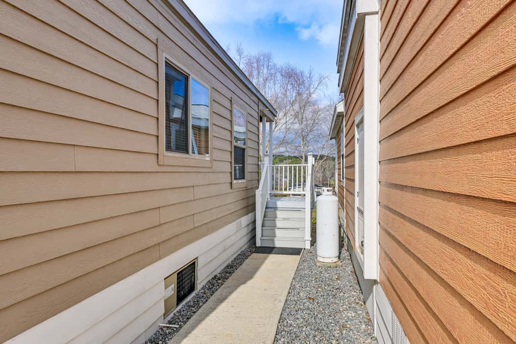 < 1 Mi to Lake Norman Marina: Home w/ Pool Access