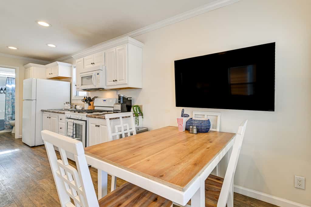 < 1 Mi to Lake Norman Marina: Home w/ Pool Access