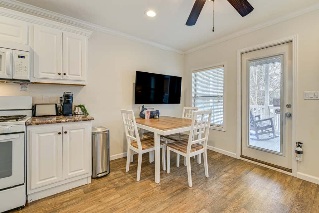 < 1 Mi to Lake Norman Marina: Home w/ Pool Access