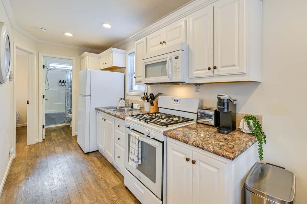 < 1 Mi to Lake Norman Marina: Home w/ Pool Access