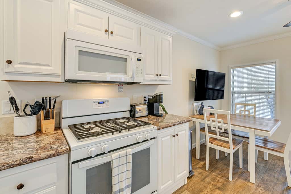 < 1 Mi to Lake Norman Marina: Home w/ Pool Access