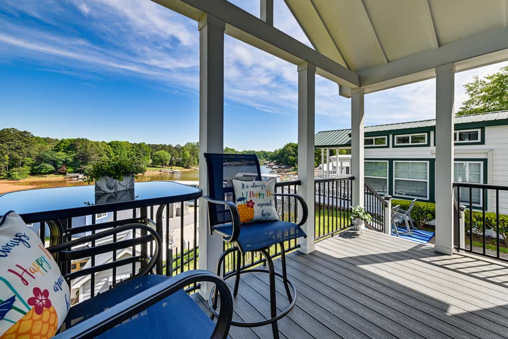 Waterfront Living & Resort Perks! Lake Norman Stay