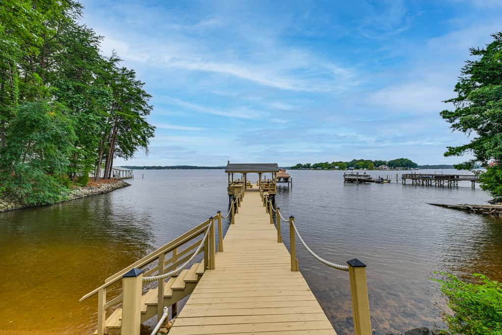 'Sunset Central' - Lake Norman Getaway with Dock
