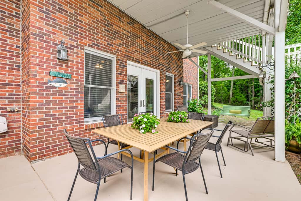 'Sunset Central' - Lake Norman Getaway with Dock