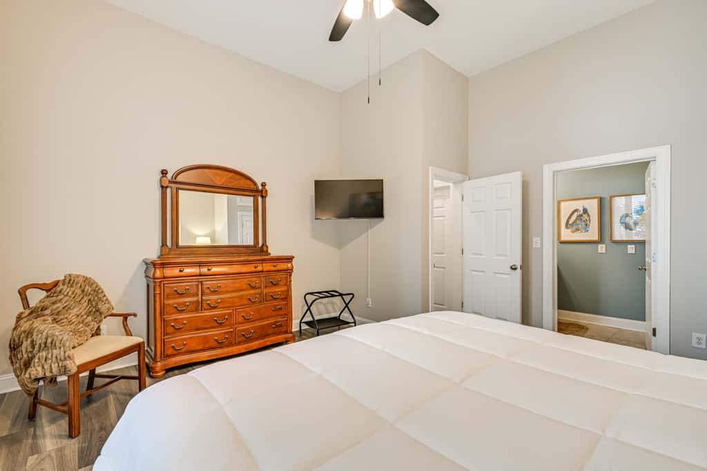 'Sunset Central' - Lake Norman Getaway with Dock