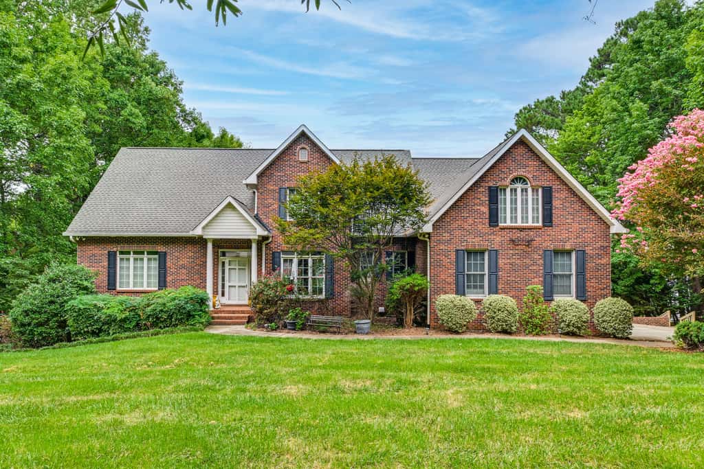 'Sunset Central' - Lake Norman Getaway with Dock