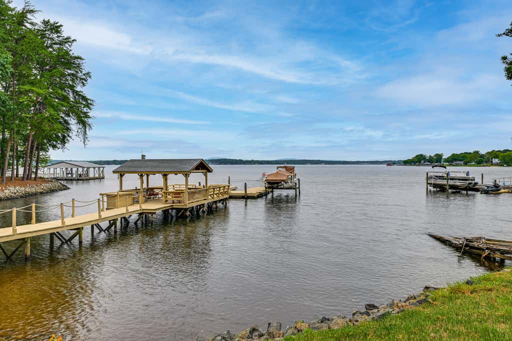 'Sunset Central' - Lake Norman Getaway with Dock