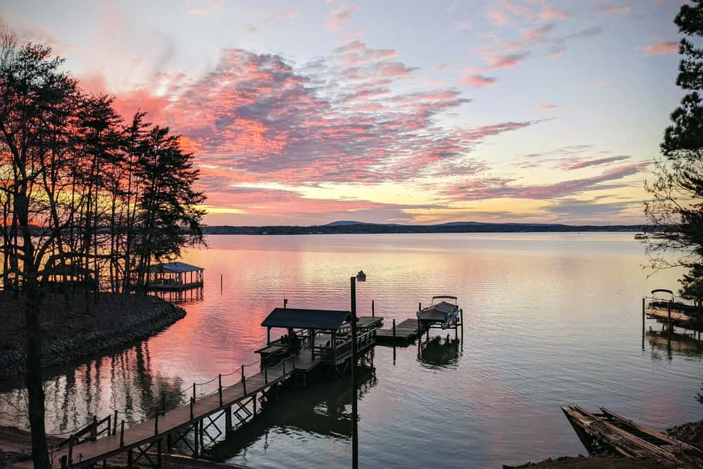 'Sunset Central' - Lake Norman Getaway with Dock