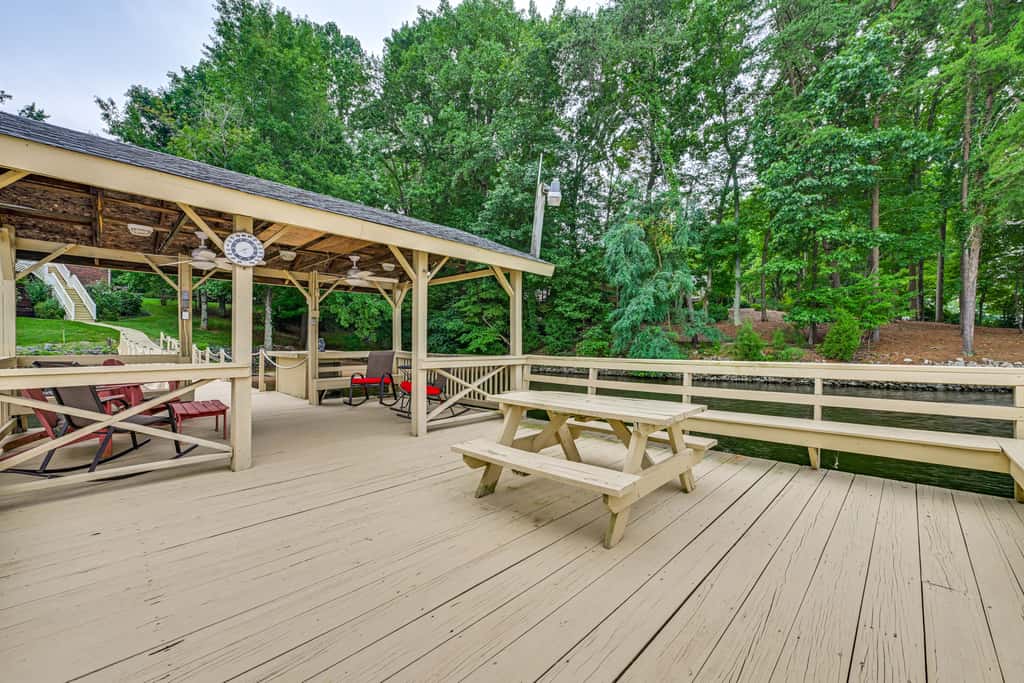 'Sunset Central' - Lake Norman Getaway with Dock