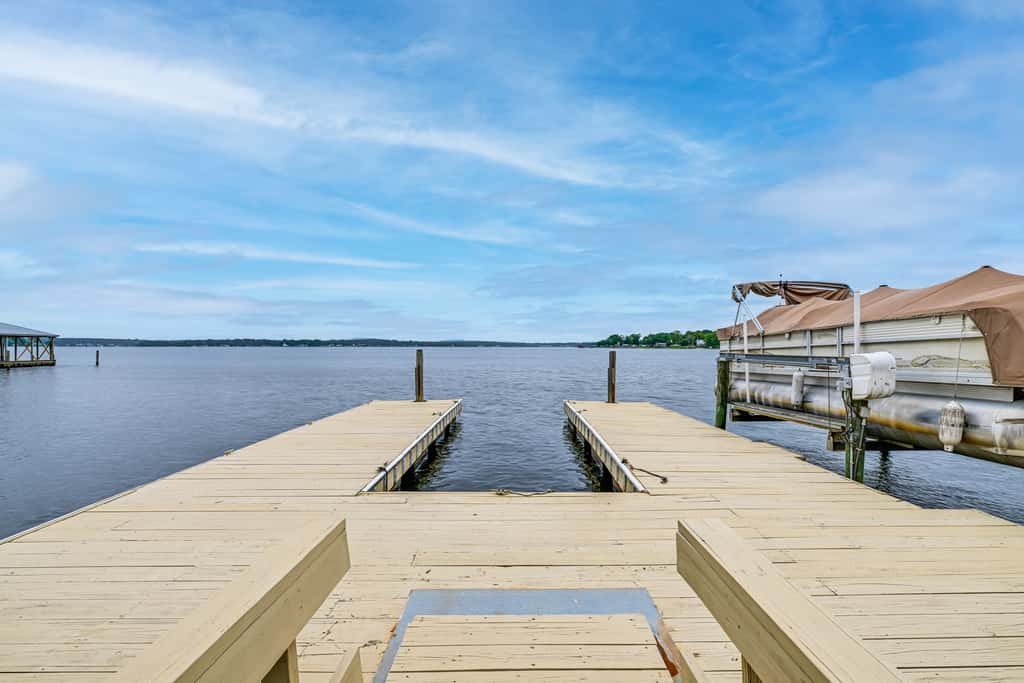 'Sunset Central' - Lake Norman Getaway with Dock