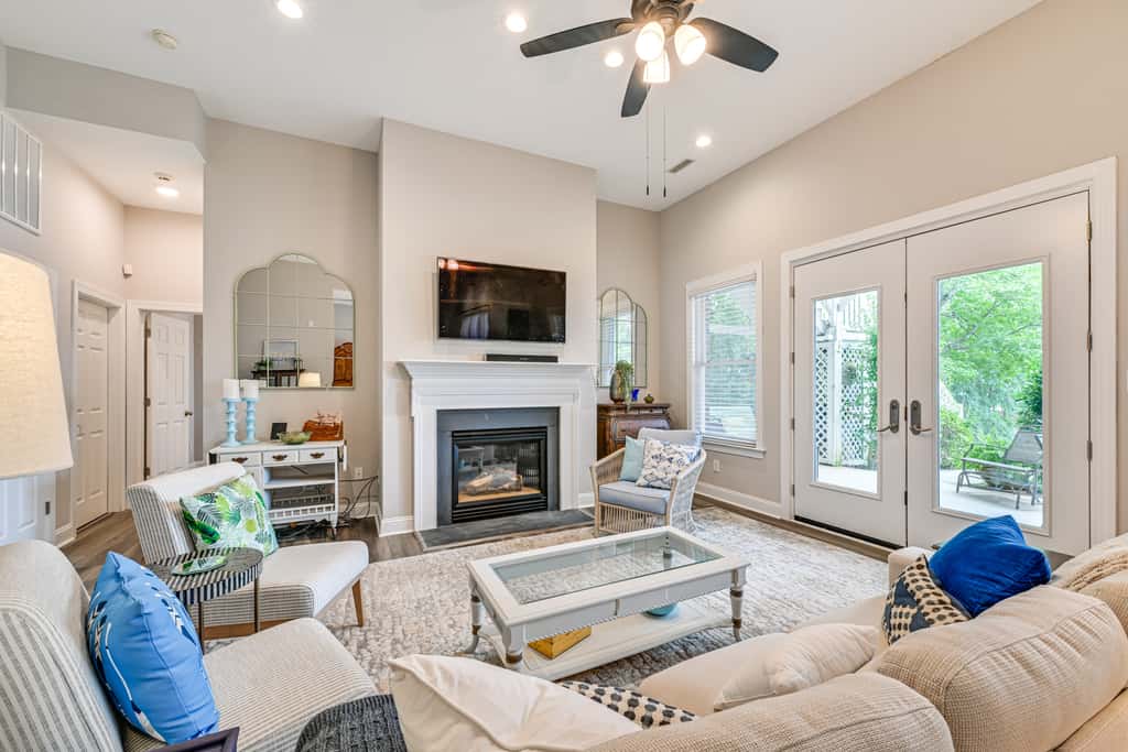 'Sunset Central' - Lake Norman Getaway with Dock