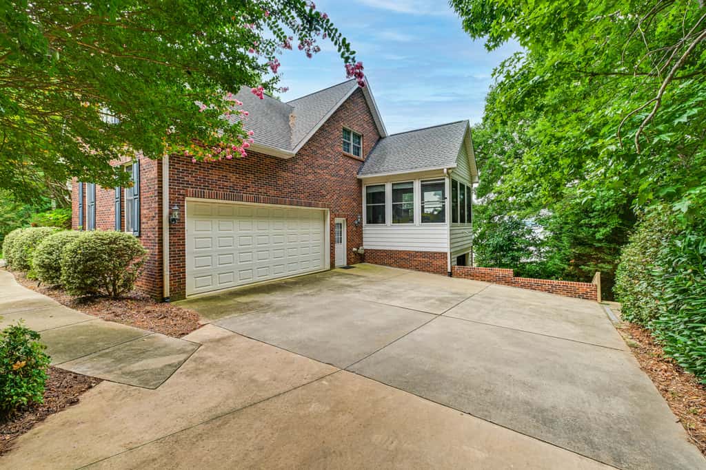 'Sunset Central' - Lake Norman Getaway with Dock