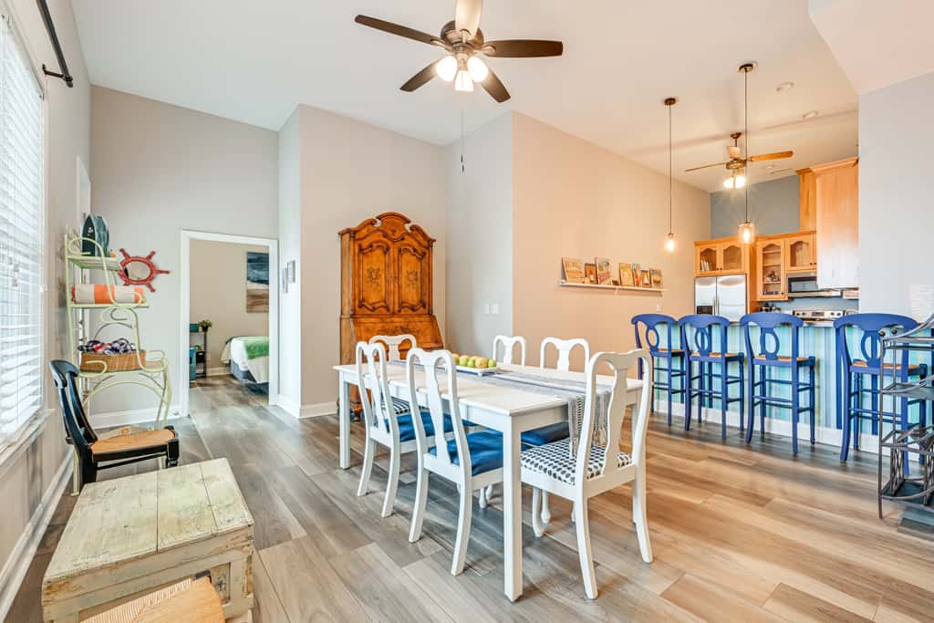 'Sunset Central' - Lake Norman Getaway with Dock