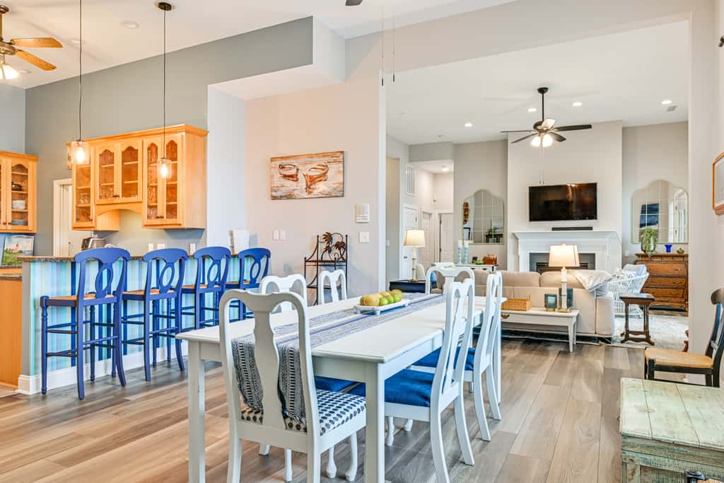 'Sunset Central' - Lake Norman Getaway with Dock