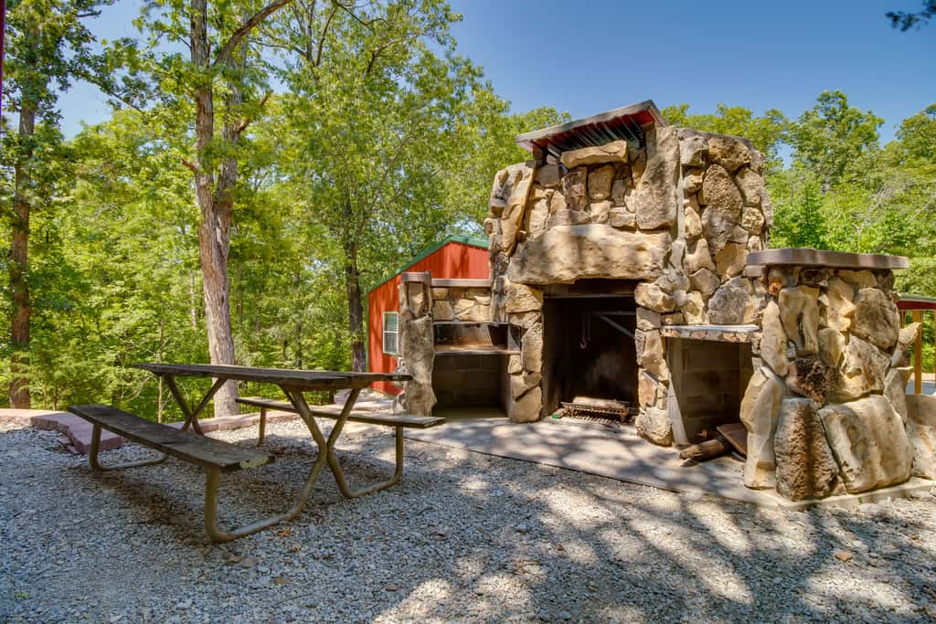 Oakland Oasis: Serene Retreat in the Ozarks