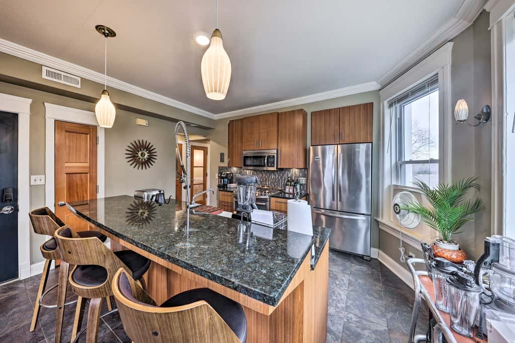 Unique Kansas City Apt: Walk to KC Streetcar Stop!