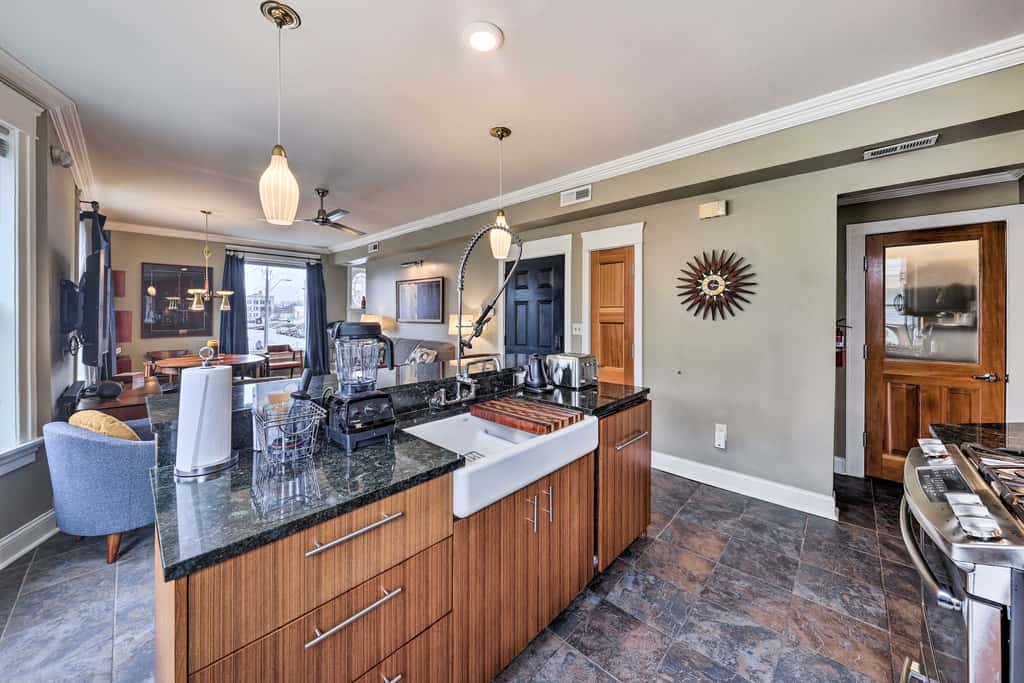 Unique Kansas City Apt: Walk to KC Streetcar Stop!