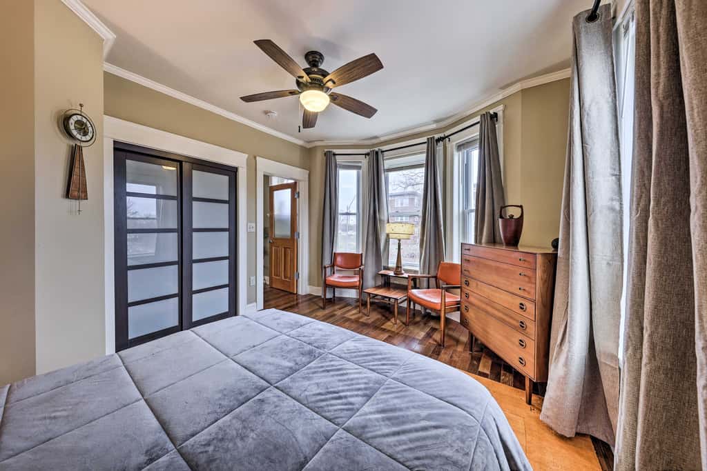 Unique Kansas City Apt: Walk to KC Streetcar Stop!