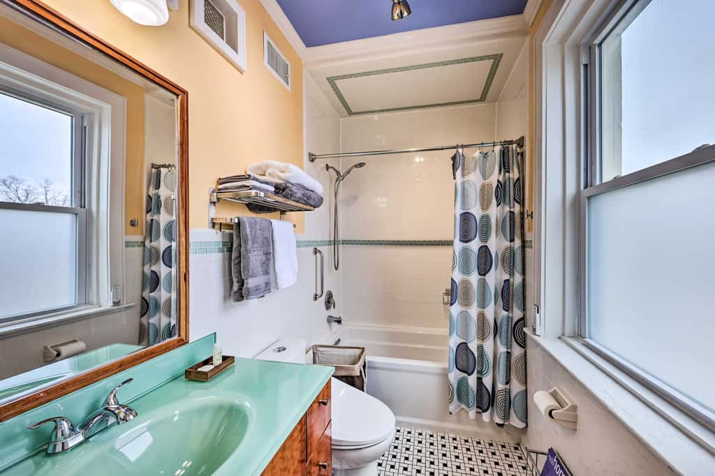 Unique Kansas City Apt: Walk to KC Streetcar Stop!