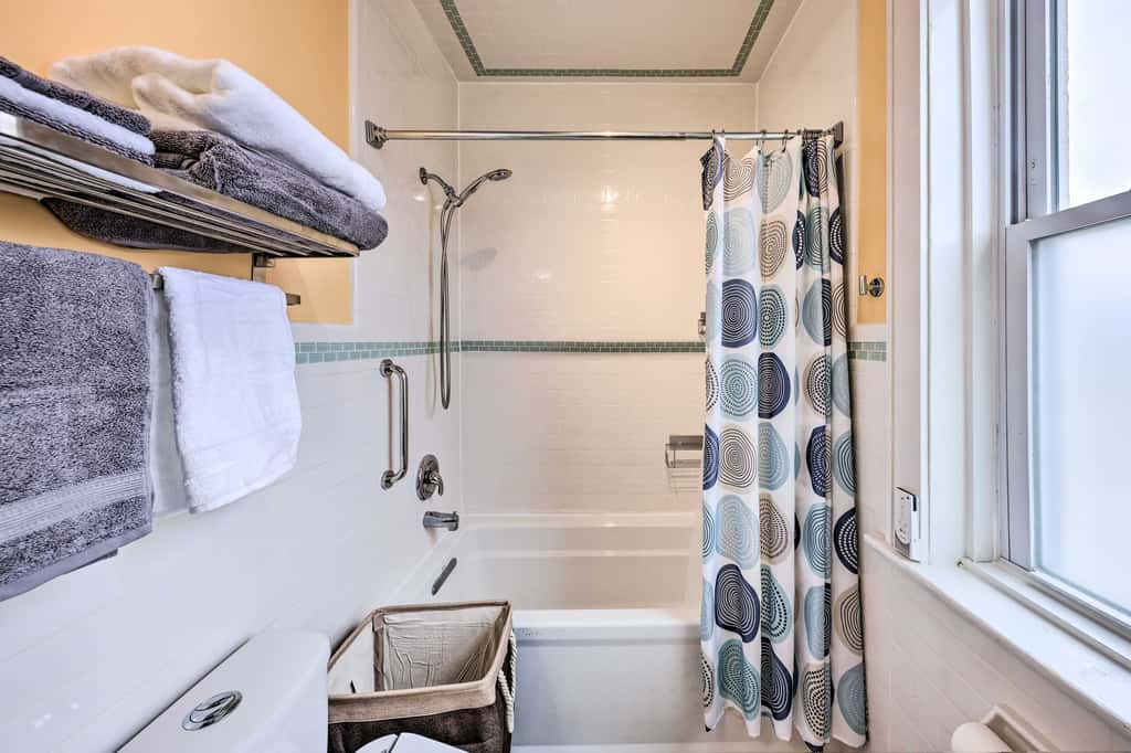 Unique Kansas City Apt: Walk to KC Streetcar Stop!