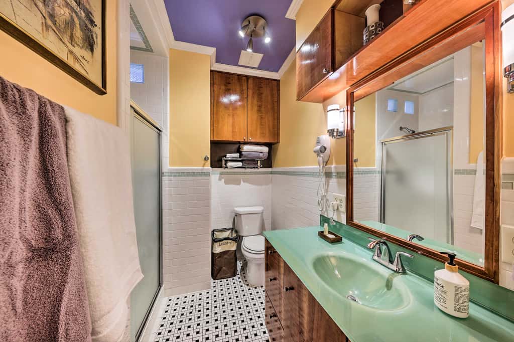 Unique Kansas City Apt: Walk to KC Streetcar Stop!