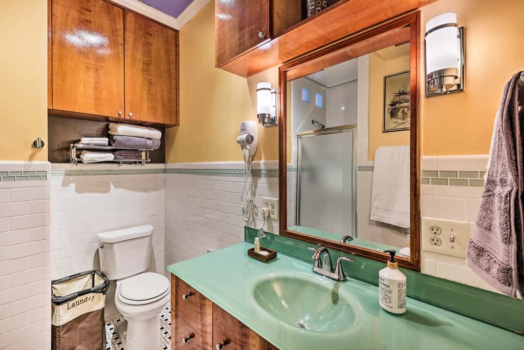 Unique Kansas City Apt: Walk to KC Streetcar Stop!