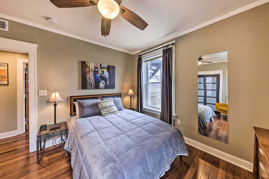 Unique Kansas City Apt: Walk to KC Streetcar Stop!