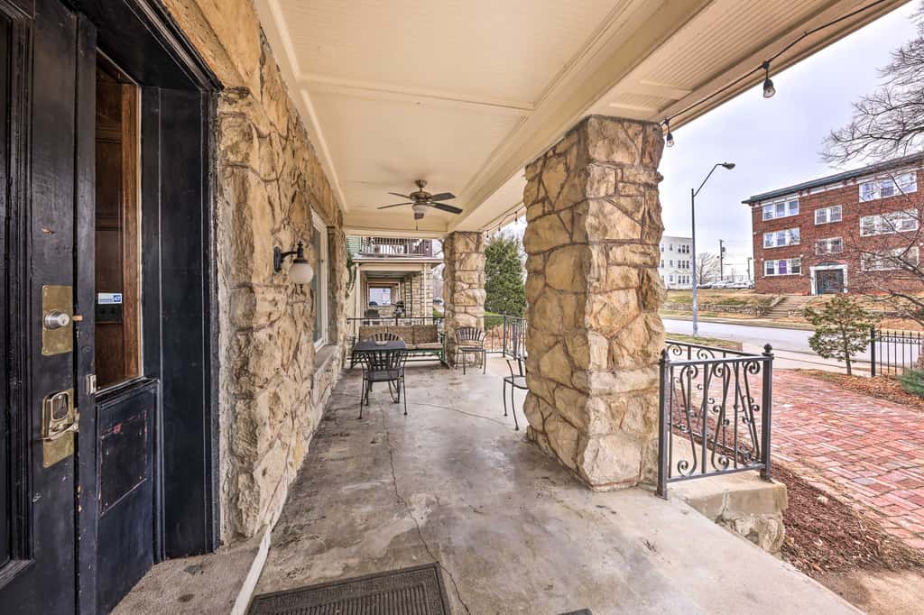 Unique Kansas City Apt: Walk to KC Streetcar Stop!