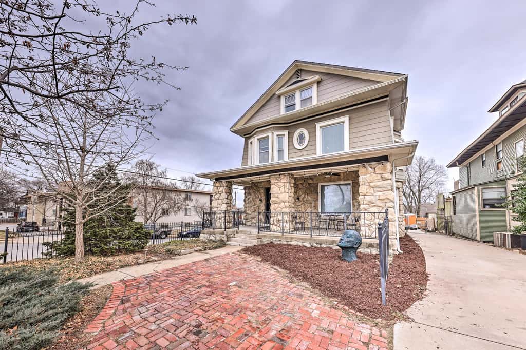 Unique Kansas City Apt: Walk to KC Streetcar Stop!