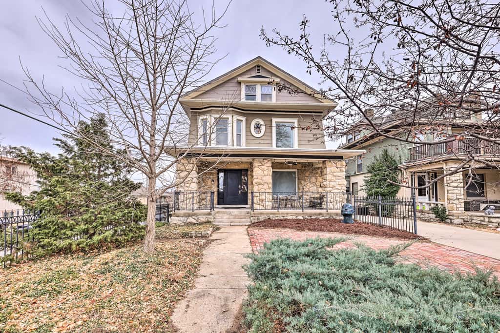 Unique Kansas City Apt: Walk to KC Streetcar Stop!