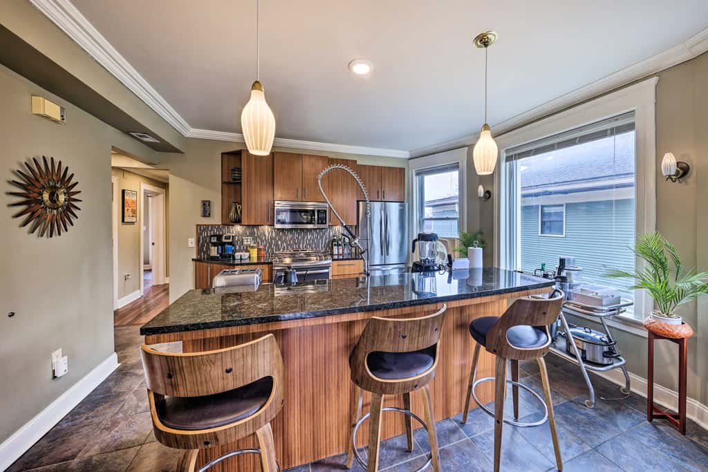 Unique Kansas City Apt: Walk to KC Streetcar Stop!
