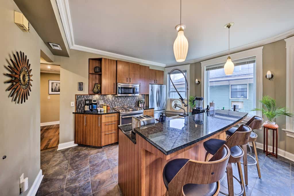 Unique Kansas City Apt: Walk to KC Streetcar Stop!