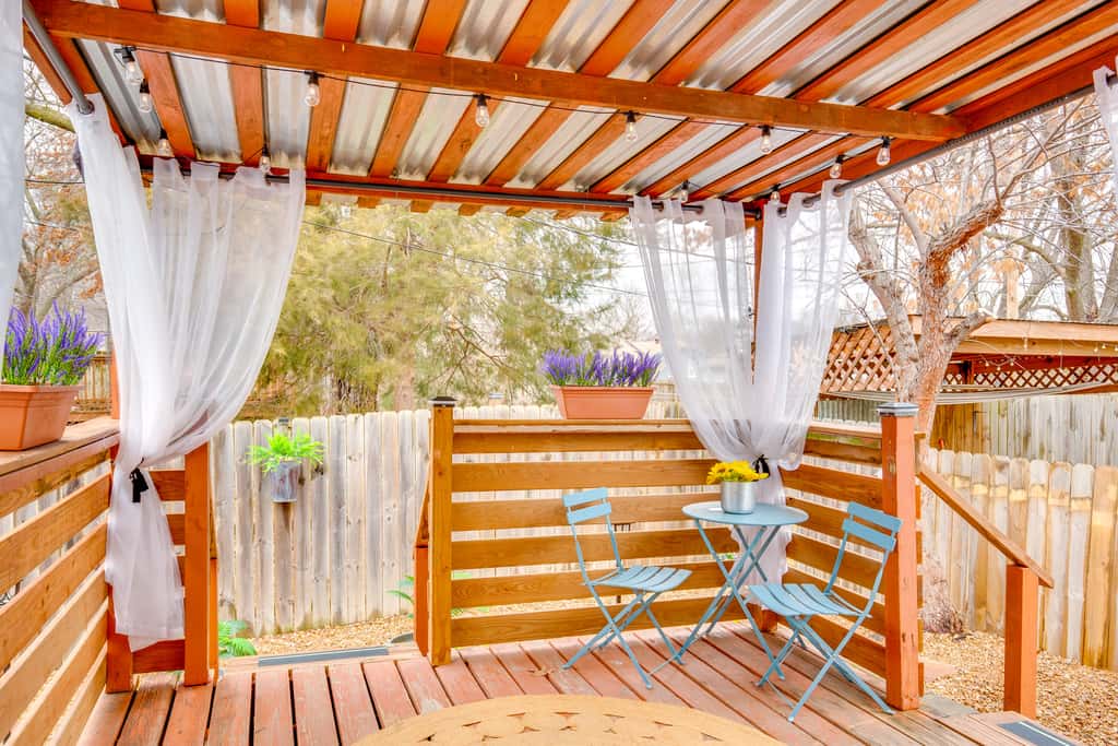 10 Mi to Dtwn Kansas City: Cozy Studio w/ Grill!