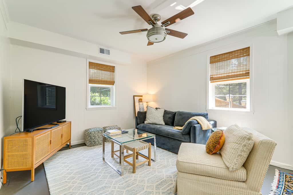 Athens Apartment for Saturdays Between the Hedges