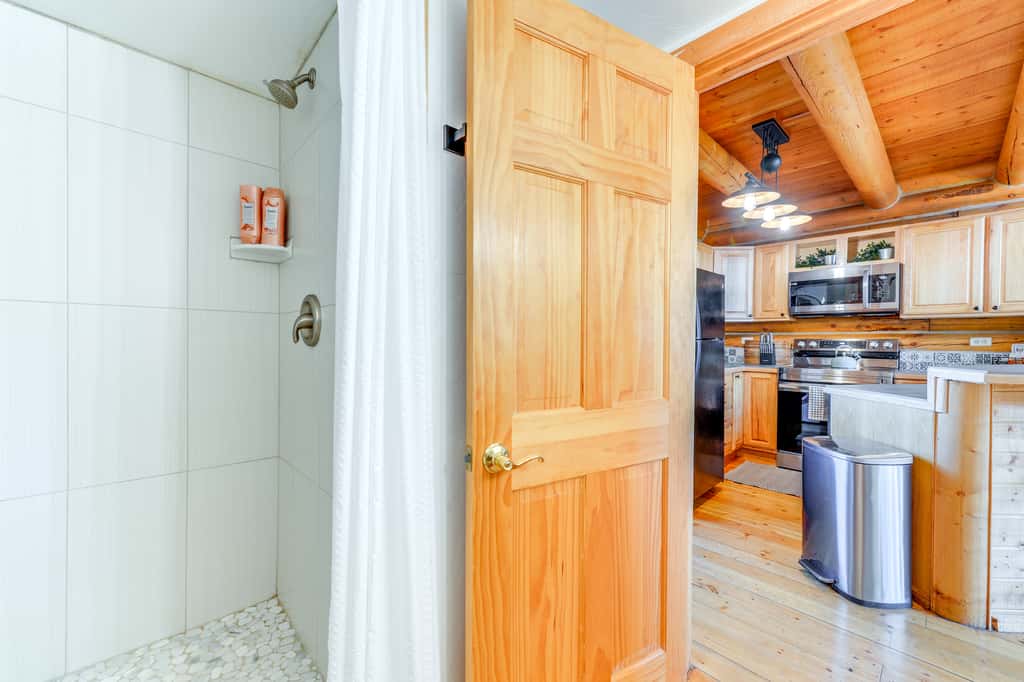 Cozy Mountain Condo Across From Snow King Ski Mtn!